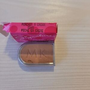 NIB MARY KAY Peaches N Cream EYESHADOW. HAS AN INDENT IN IT AND PRICE REFLECTS.